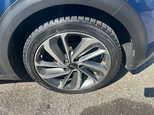 Used 2017 Kia Niro Touring with VIN KNDCE3LC3H5070225 for sale in Stonington, CT