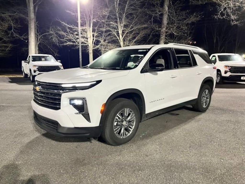 Used 2025 Chevrolet Traverse LT SUV