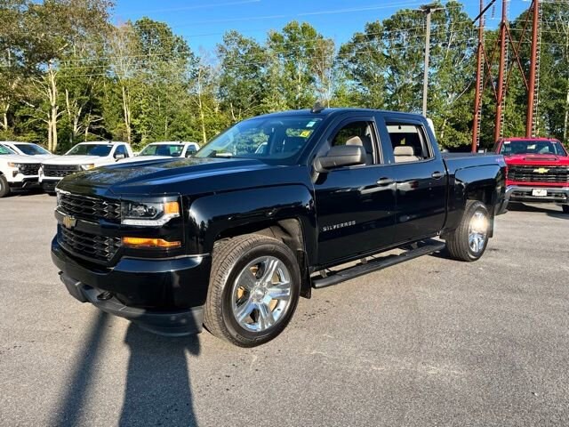 2018 Chevrolet Silverado 1500 Custom photo 2
