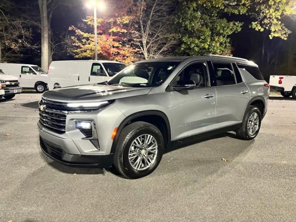 Used 2025 Chevrolet Traverse LT SUV