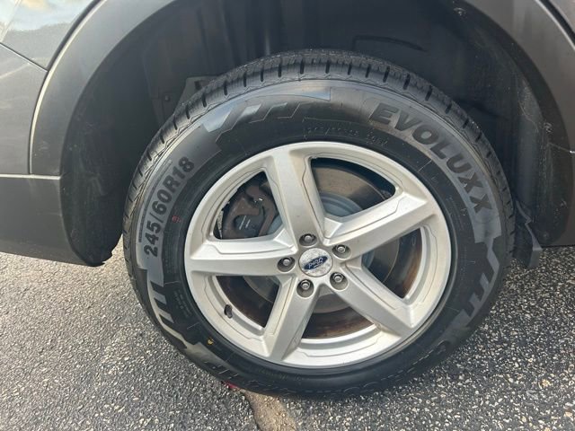 2017 Ford Explorer XLT photo 3