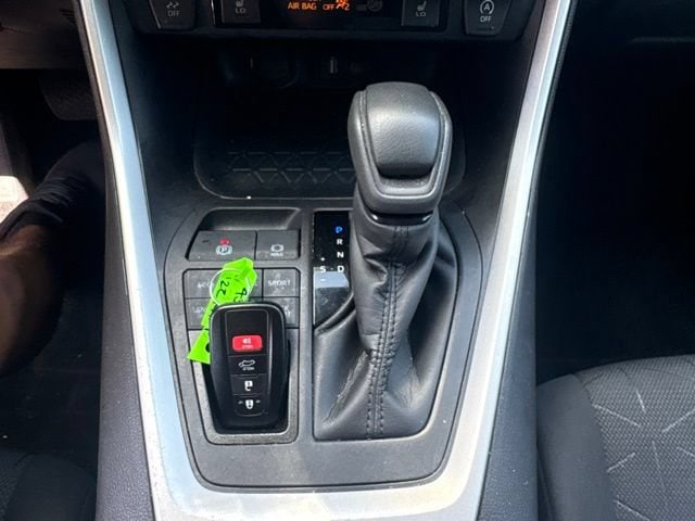 2022 Toyota RAV4 XLE - Photo 21