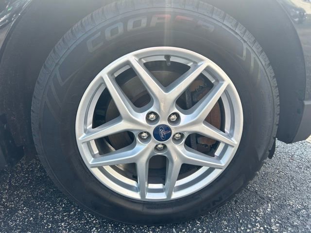 2022 Ford Edge SEL photo 4