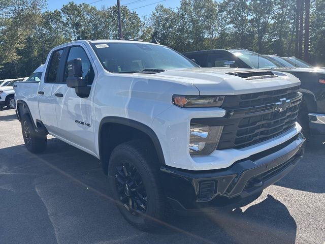 2025 Chevrolet Silverado 2500HD Custom photo 3