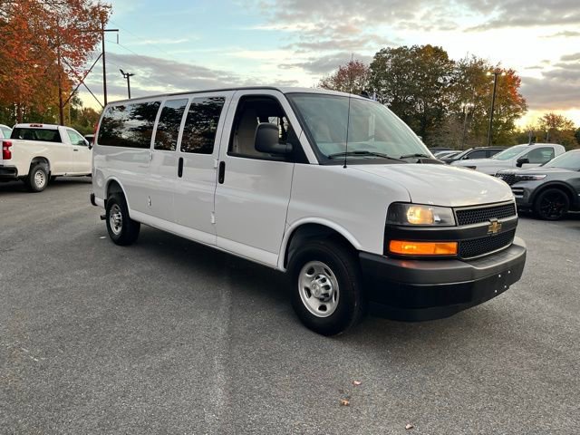 2025 Chevrolet Express 3500 Passenger Van photo 4