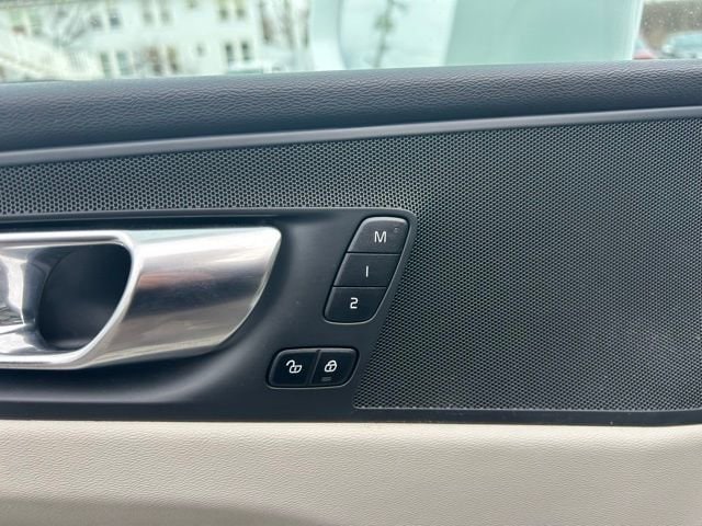 2023 Volvo XC60 Plus - Photo 14