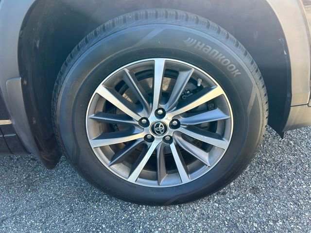 2018 Toyota Highlander SE photo 2