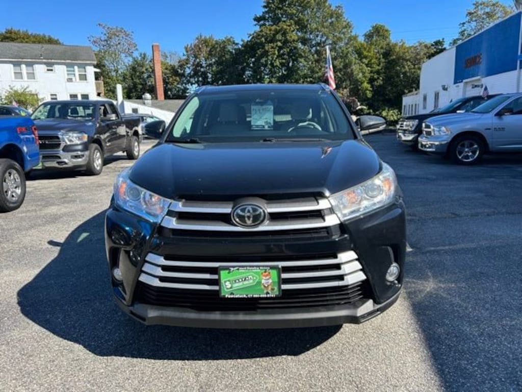 Used 2018 Toyota Highlander SE SUV