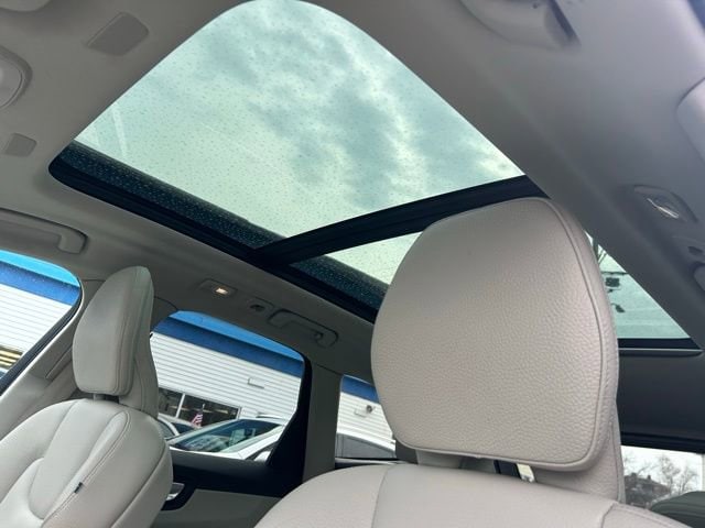 2023 Volvo XC60 Plus - Photo 16