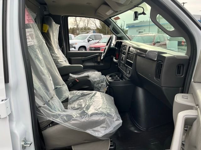 2026 Chevrolet Express Cargo Work Van - Photo 25