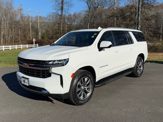 2021 Chevrolet Suburban LT photo 2