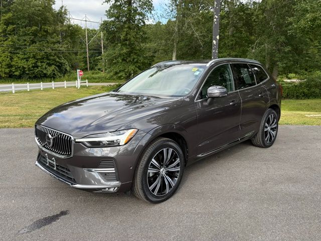 2022 Volvo XC60 B5 Inscription photo 2