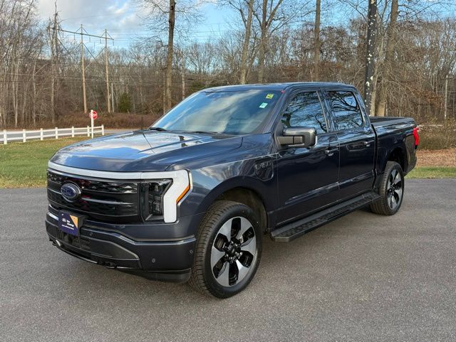 2022 Ford F-150 Lightning photo 2