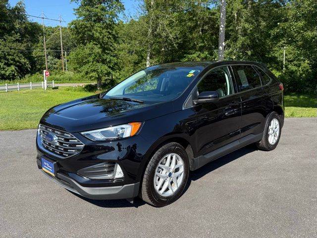 2022 Ford Edge SEL photo 2