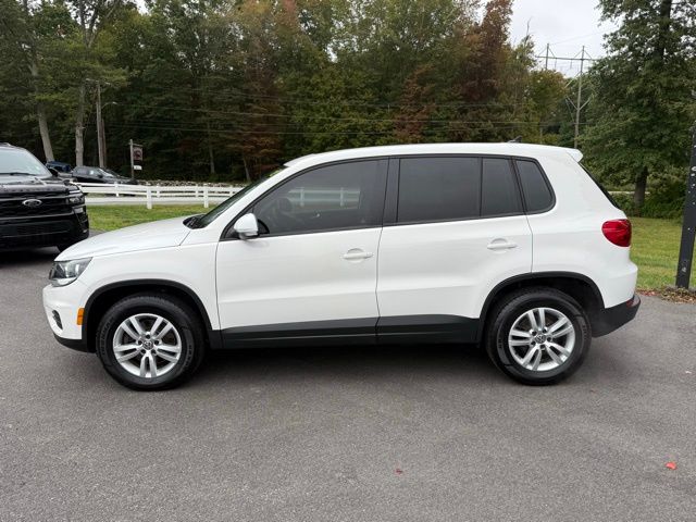 2012 Volkswagen Tiguan photo 2