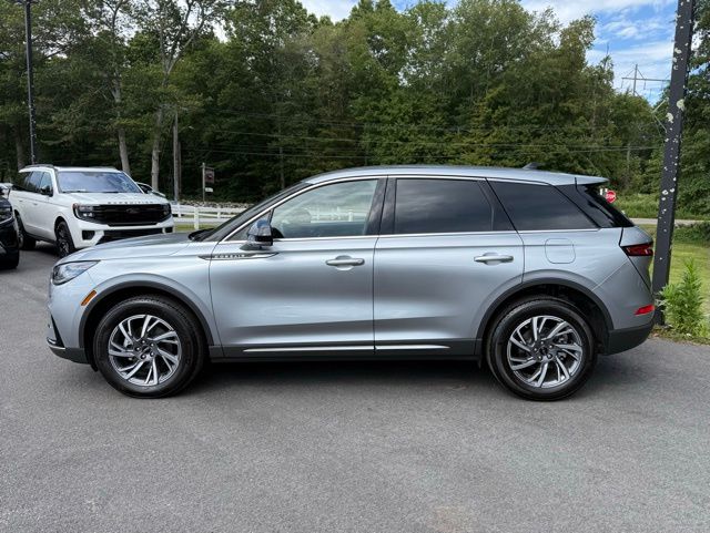 2023 Lincoln Corsair Standard photo 3