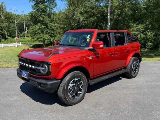 2022 Ford Bronco Outer Banks photo 2
