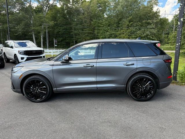 2023 Lincoln Corsair Standard photo 3