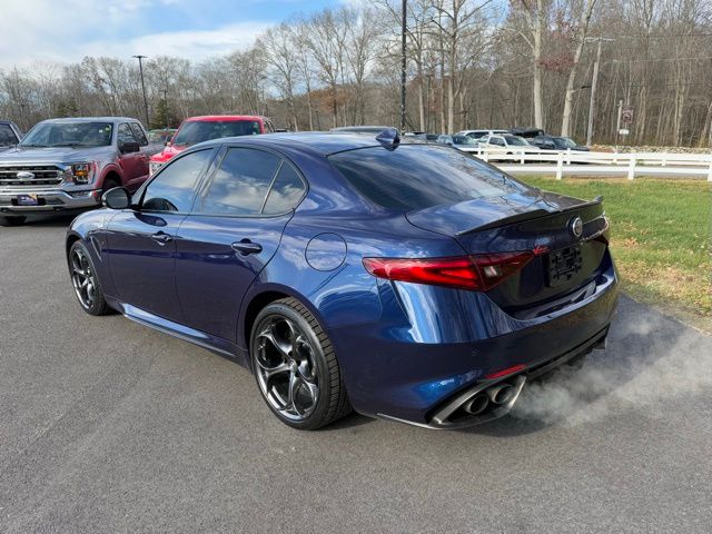 2018 Alfa Romeo Giulia Quadrifoglio photo 4