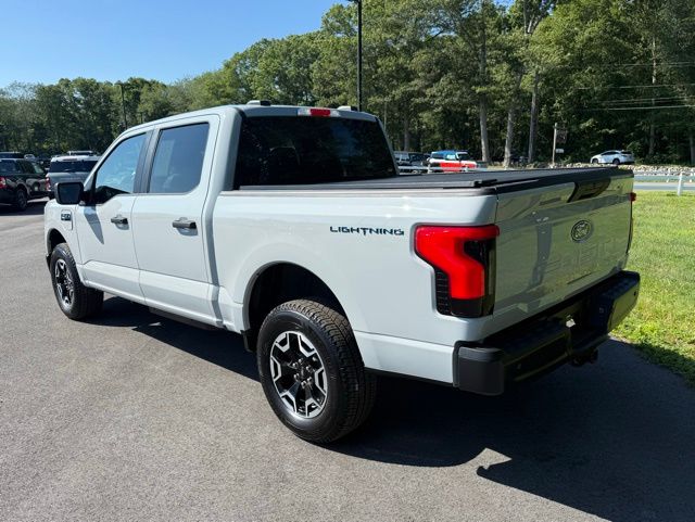 2024 Ford F-150 Lightning photo 4