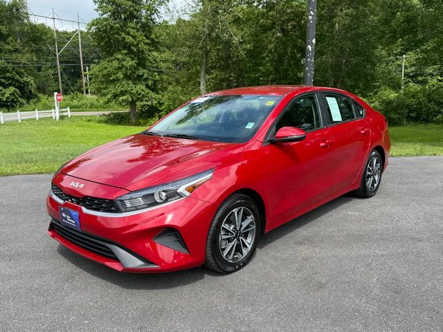 2023 Kia Forte LXS photo 2