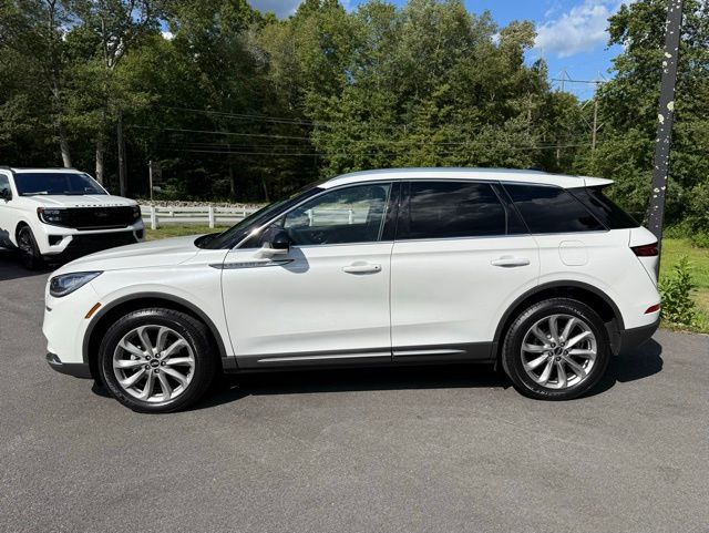 2022 Lincoln Corsair Standard photo 2