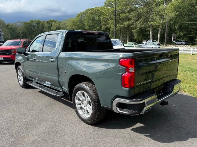 2025 Chevrolet Silverado 1500 LTZ photo 4