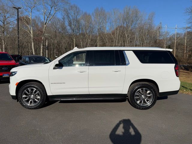 2021 Chevrolet Suburban LT photo 3