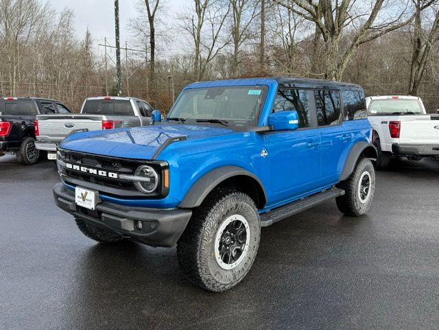 2024 Ford Bronco Outer Banks photo 2