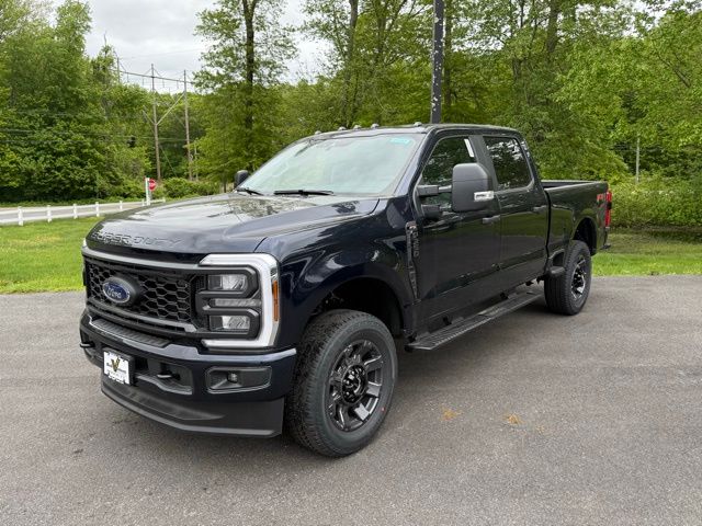 2025 Ford F-350 photo 2