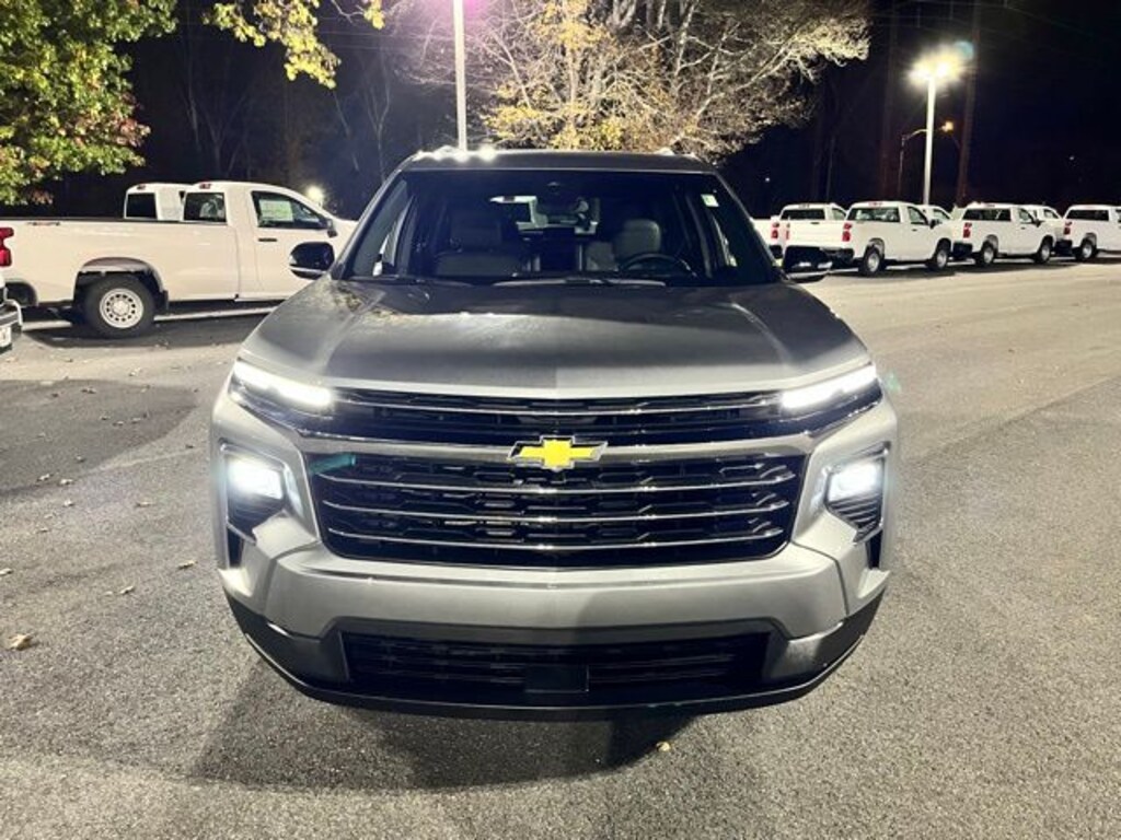 Used 2025 Chevrolet Traverse LT SUV