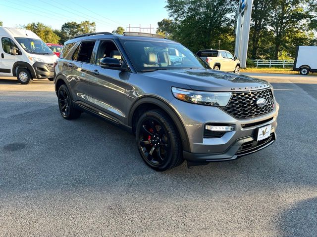 2022 Ford Explorer ST photo 4