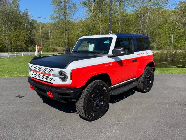 2025 Ford Bronco First Edition photo 2