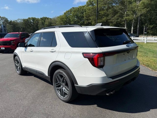 2025 Ford Explorer ST photo 4