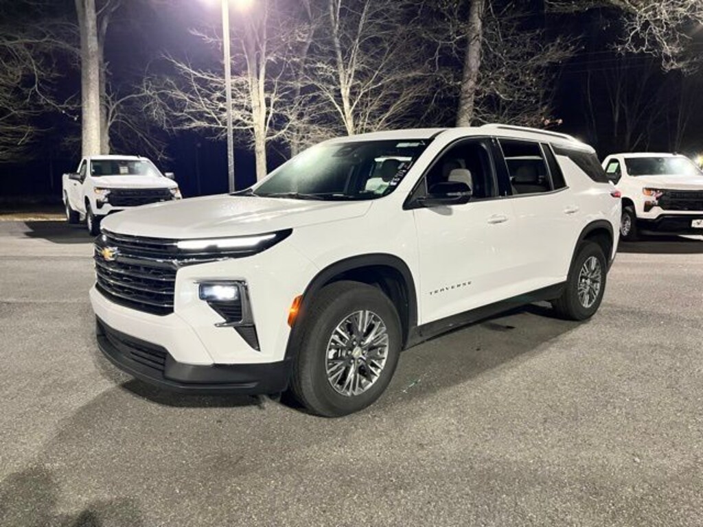 Used 2025 Chevrolet Traverse LT SUV