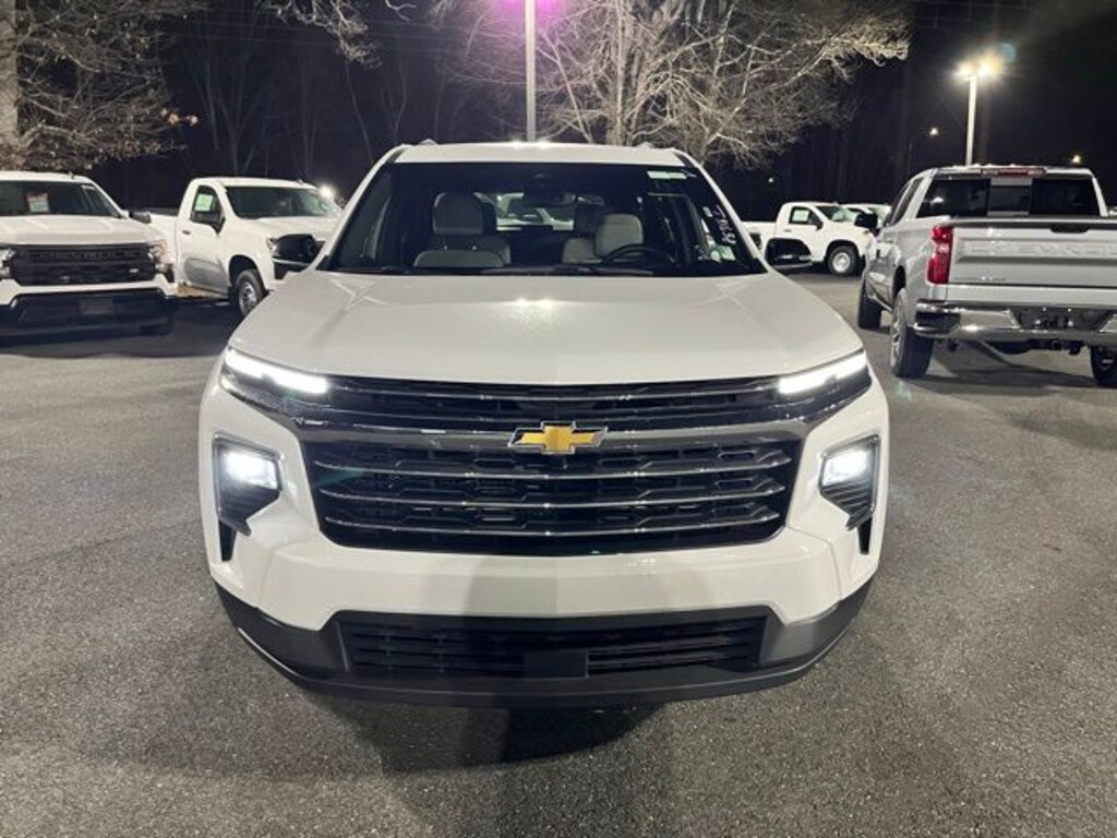 Used 2025 Chevrolet Traverse LT SUV