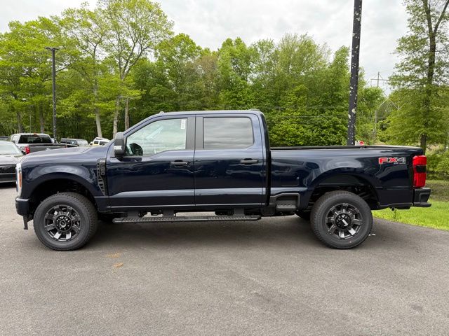 2025 Ford F-350 photo 3