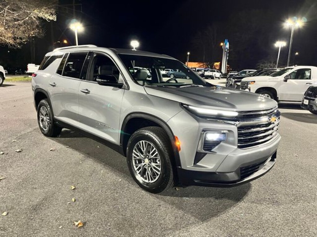 Used 2025 Chevrolet Traverse LT SUV