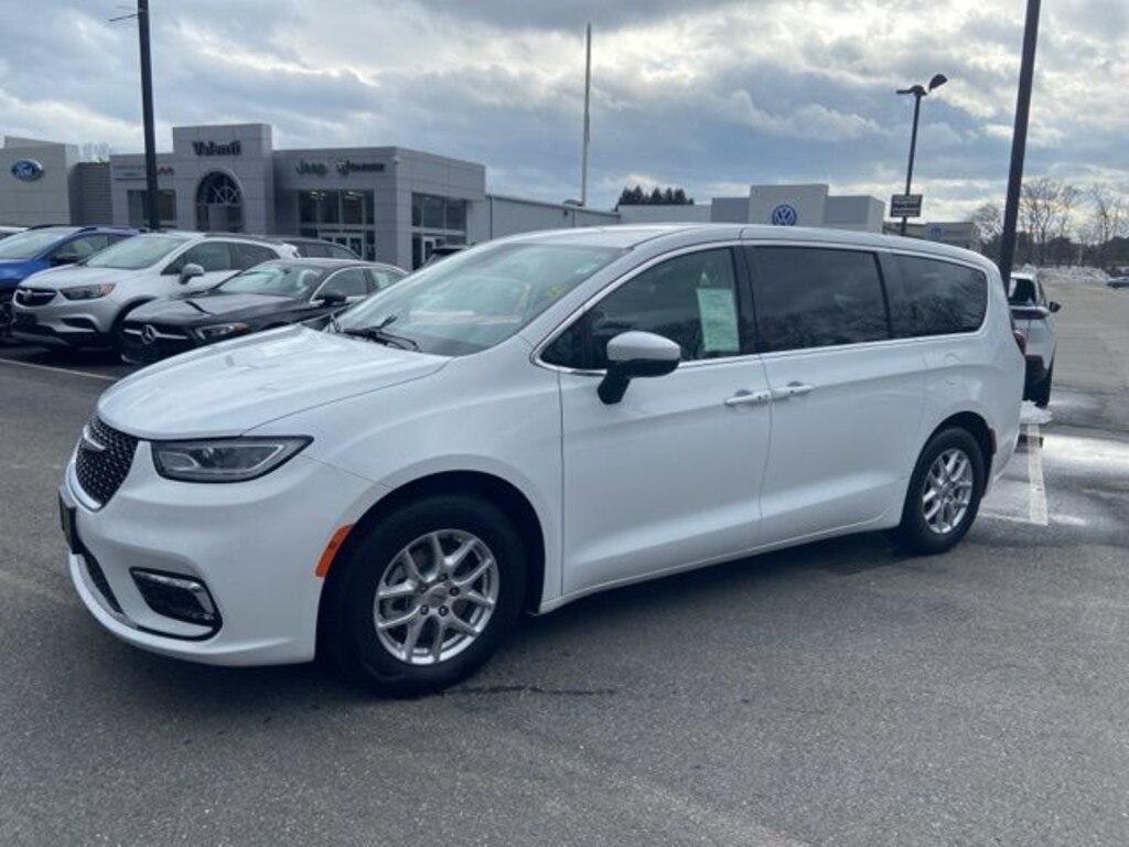 Used 2023 Chrysler Pacifica Touring L Minivan/Van