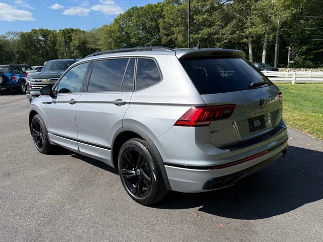 2023 Volkswagen Tiguan SE R-Line Black photo 2