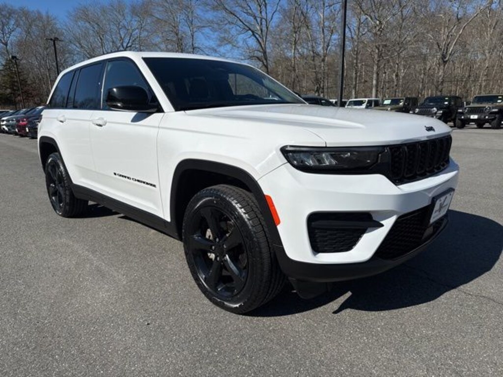 Used 2023 Jeep Grand Cherokee Altitude SUV