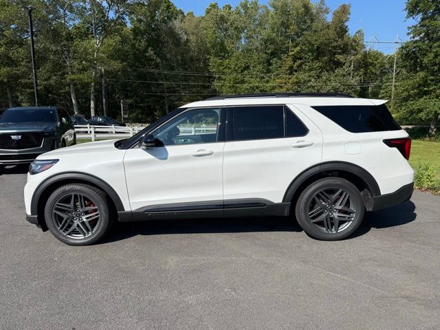 2025 Ford Explorer ST photo 3