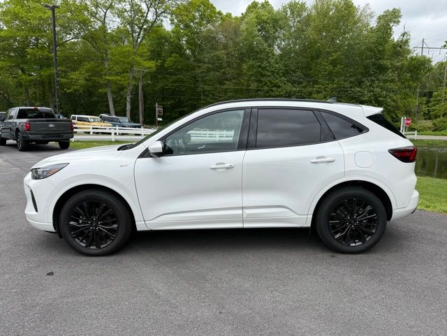2024 Ford Escape ST-Line Elite photo 3