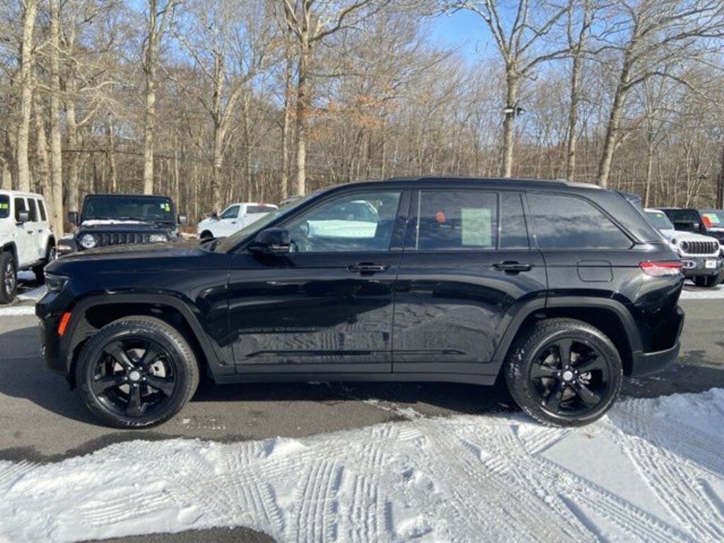 Used 2022 Jeep Grand Cherokee Altitude SUV