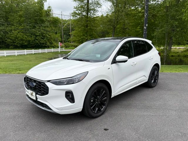 2024 Ford Escape ST-Line Elite photo 2