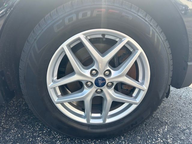 2022 Ford Edge SEL photo 4