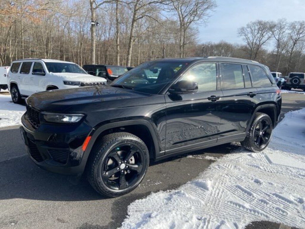 Used 2022 Jeep Grand Cherokee Altitude SUV