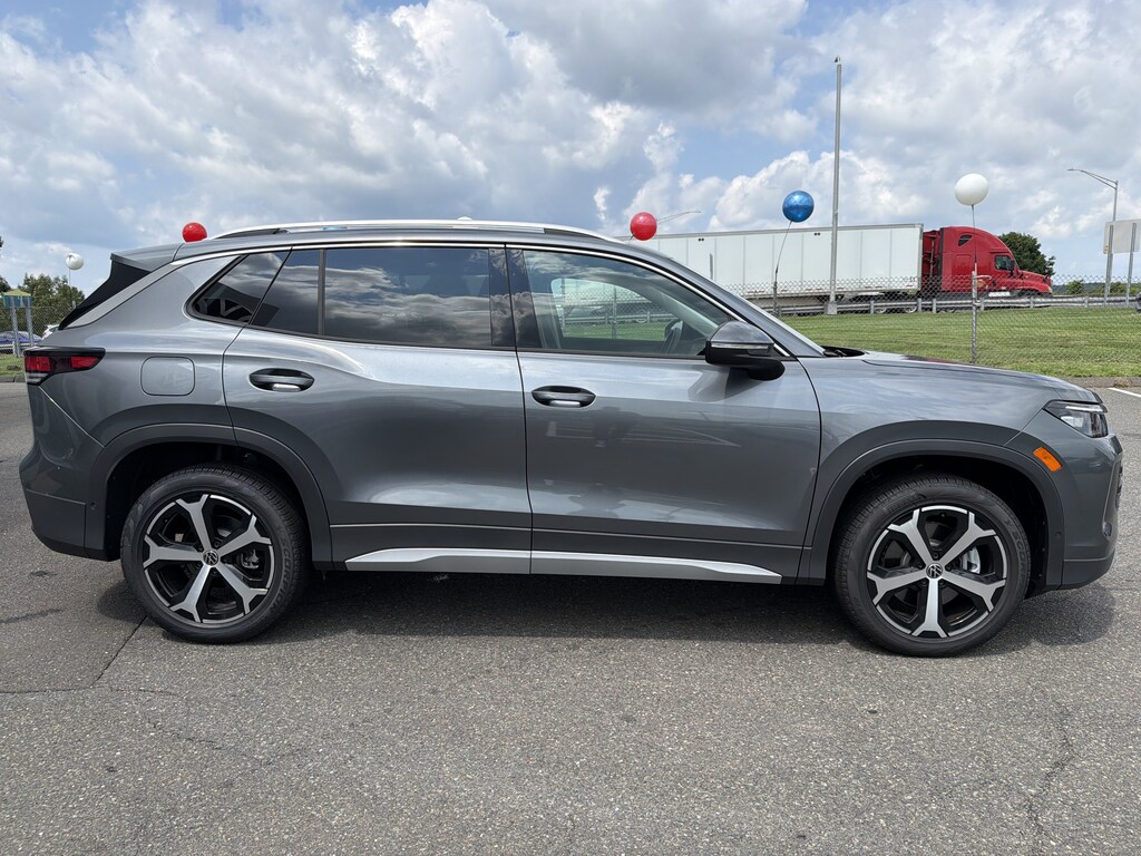 New 2026 Volkswagen Tiguan SE SUV