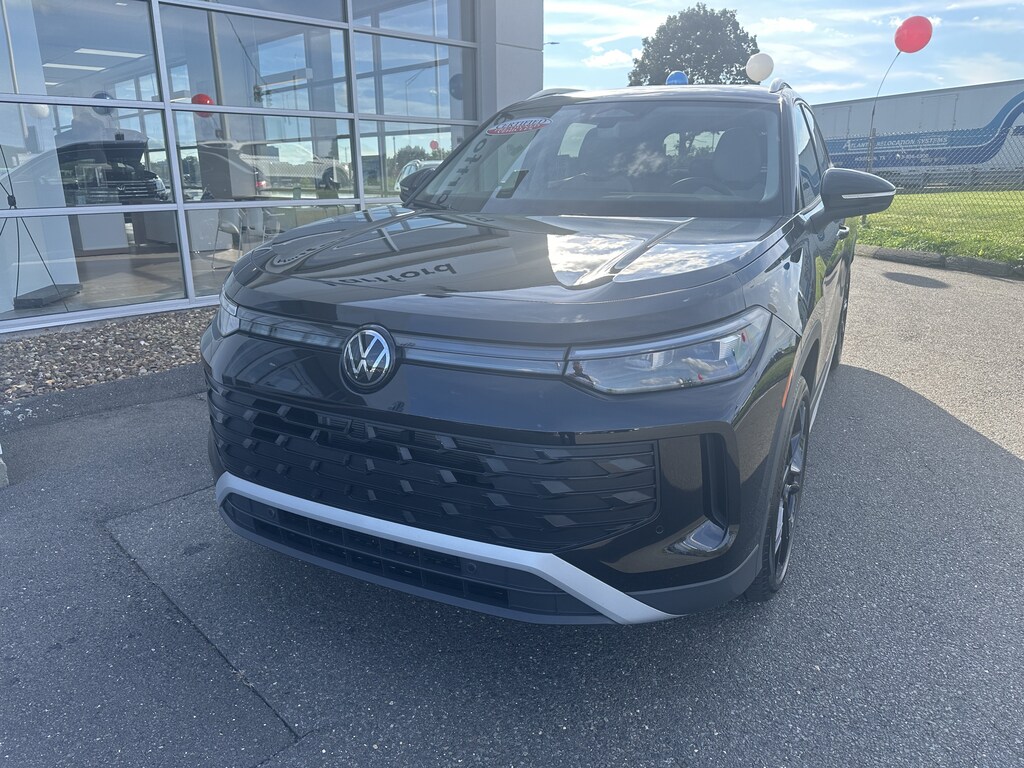 Certified 2025 Volkswagen Tiguan 2.0T SE SUV