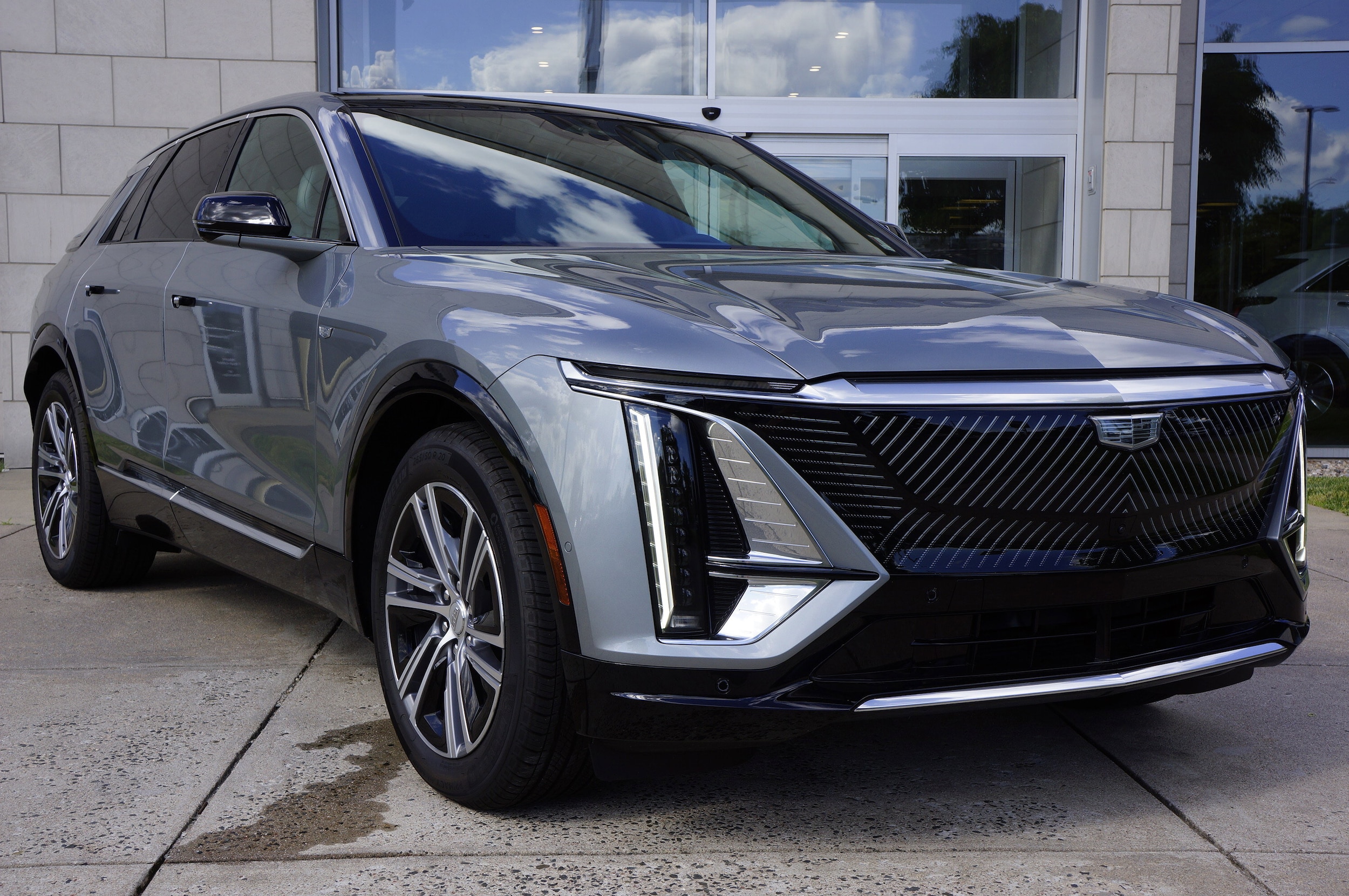 Used 2023 Cadillac LYRIQ Luxury with VIN 1GYKPMRK2PZ002624 for sale in Hartford, CT